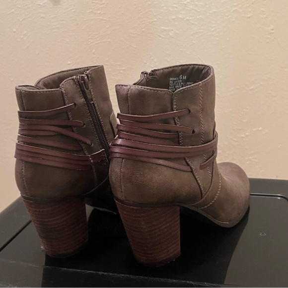 Booties. - Picture 5 of 12